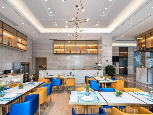 kyriad marvelous hotel luoding huanshi east road