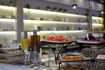 atour hotel pudong airport