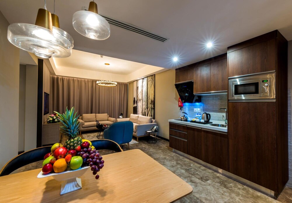 boudl corniche hotel