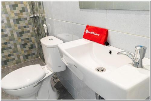 reddoorz plus centrium katamso medan