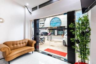 reddoorz plus centrium katamso medan