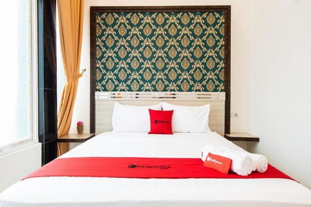 reddoorz plus centrium katamso medan