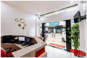 reddoorz plus centrium katamso medan