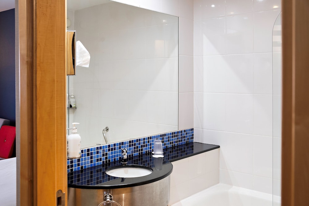 holiday inn express malaga airport by ihg