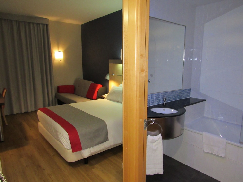 holiday inn express malaga airport by ihg