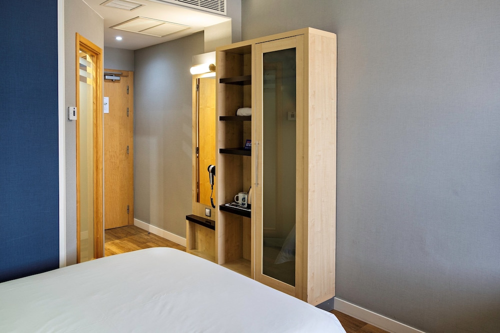 holiday inn express malaga airport by ihg