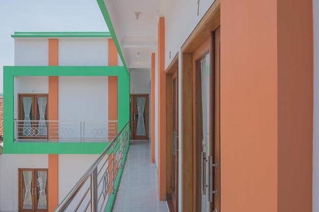 reddoorz plus near alun alun kuningan