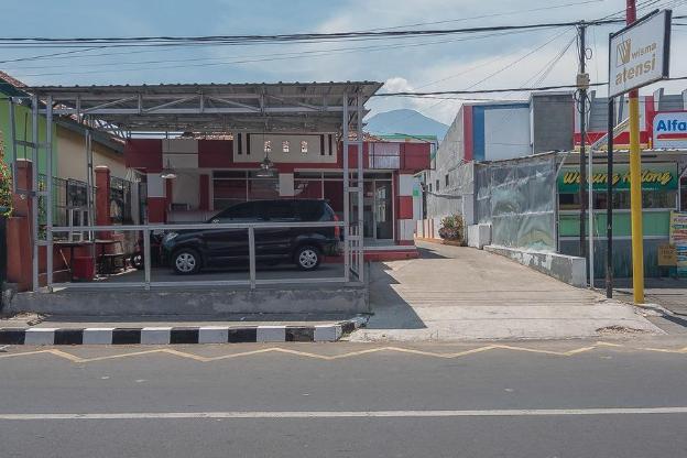 reddoorz plus near alun alun kuningan