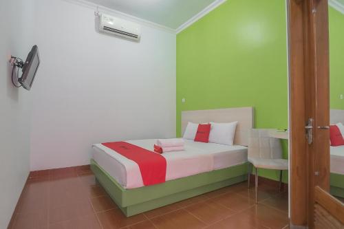 reddoorz plus near alun alun kuningan