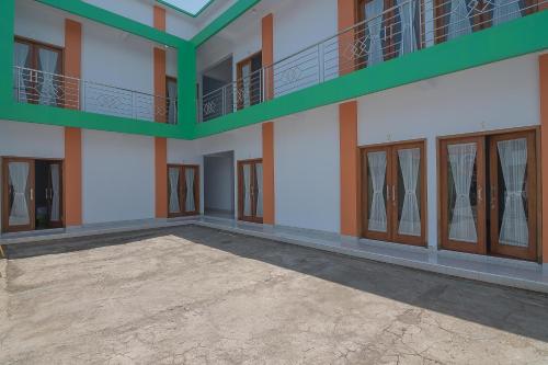 reddoorz plus near alun alun kuningan