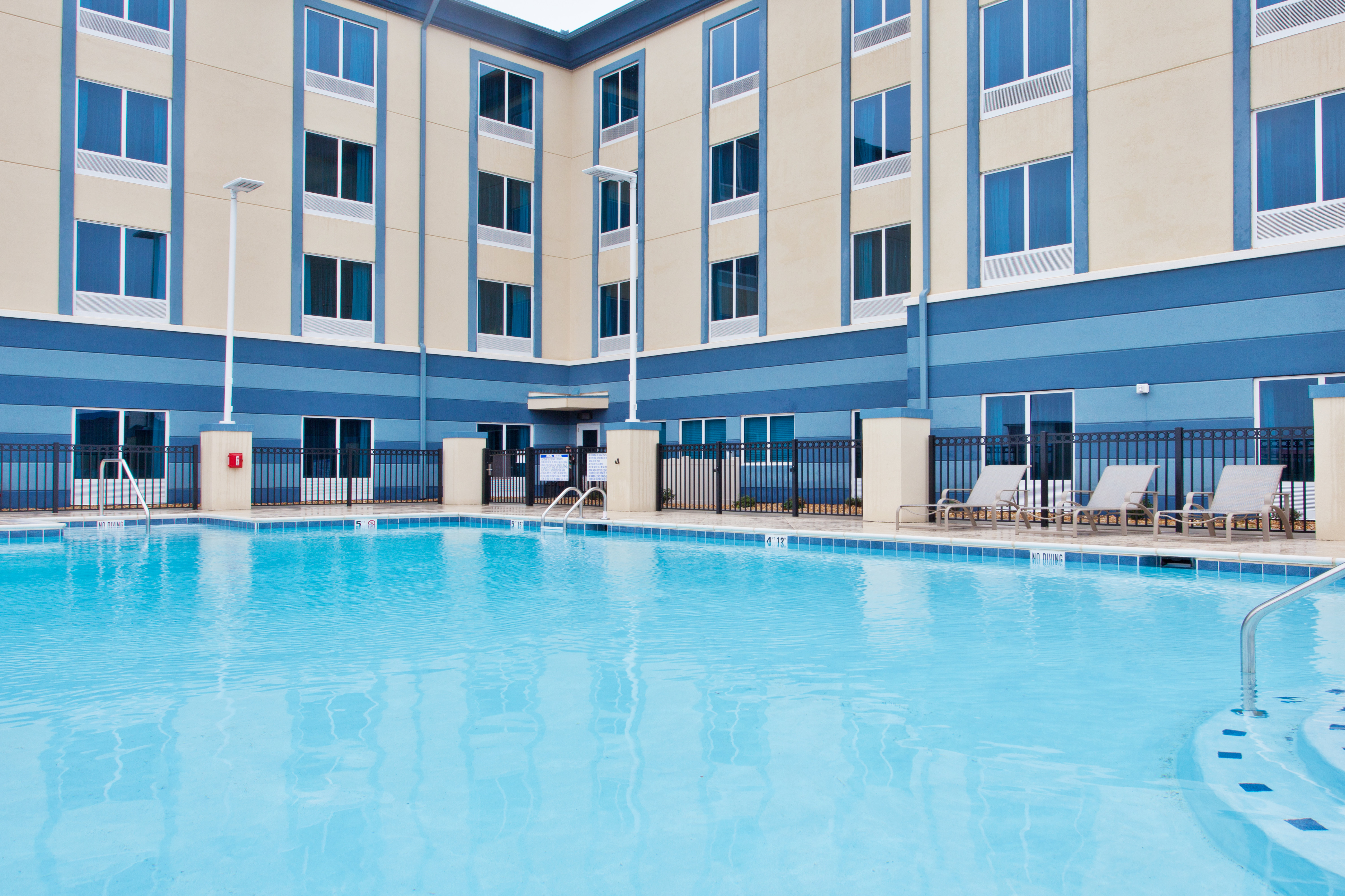 holiday inn express and suites warner robins north