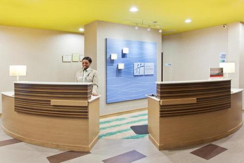 holiday inn express and suites warner robins north