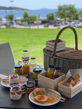 thetis boutique apartments