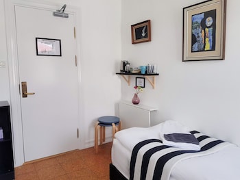 refurinn reykjavik guesthouse hostel