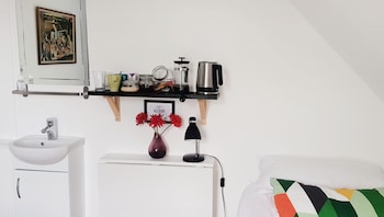 refurinn reykjavik guesthouse hostel