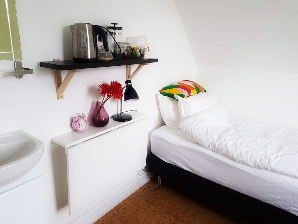 refurinn reykjavik guesthouse hostel