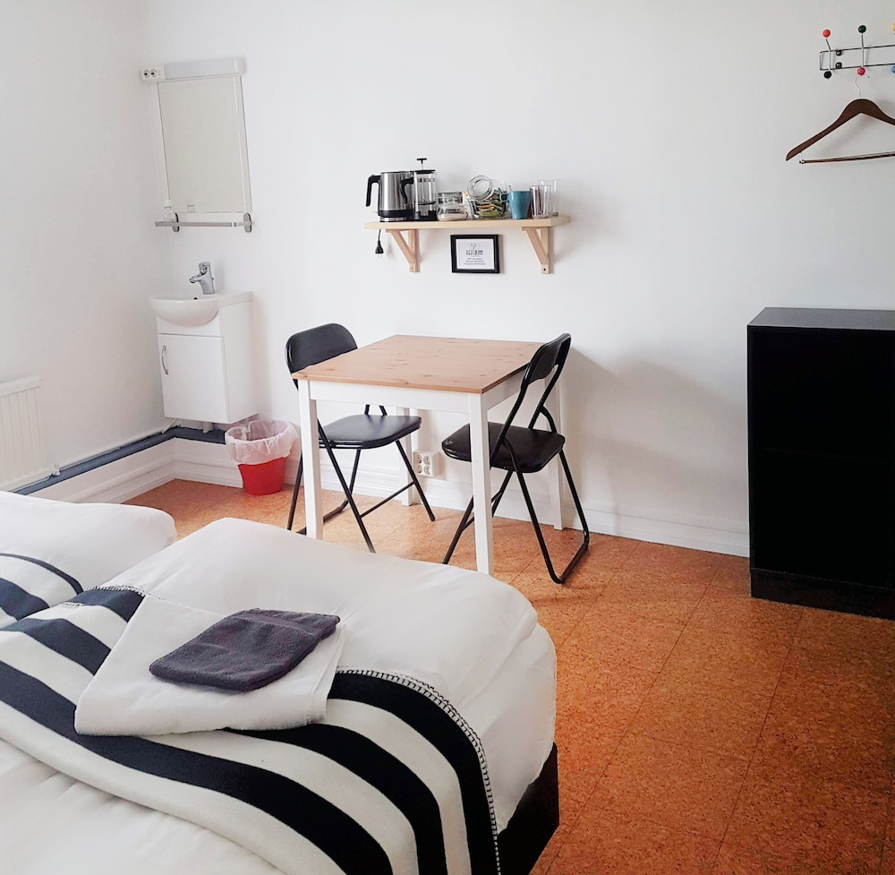 refurinn reykjavik guesthouse hostel