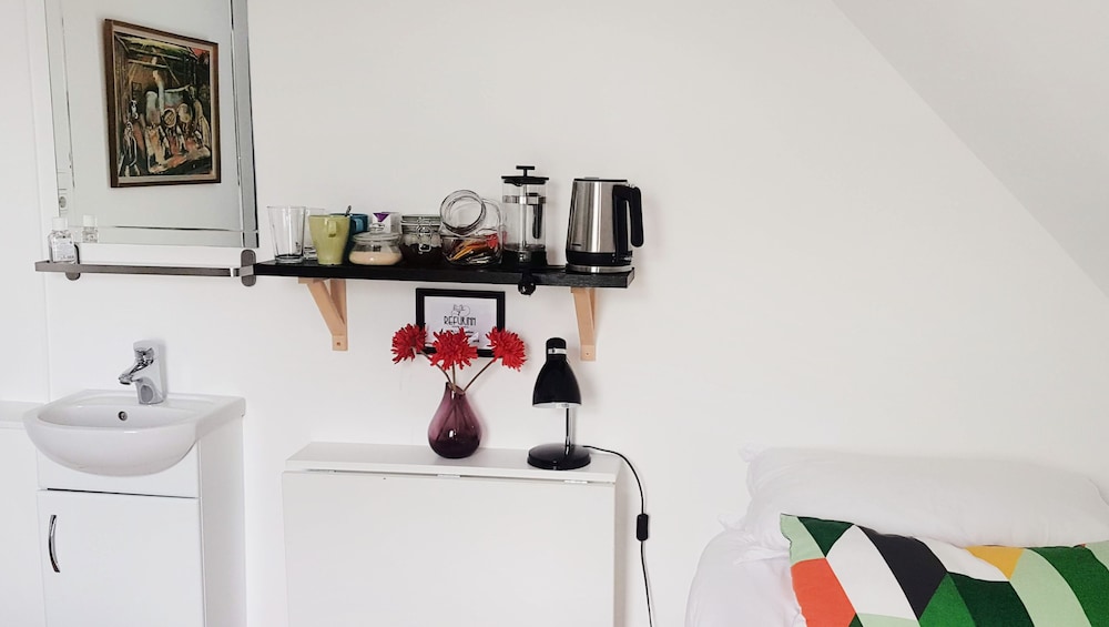 refurinn reykjavik guesthouse hostel