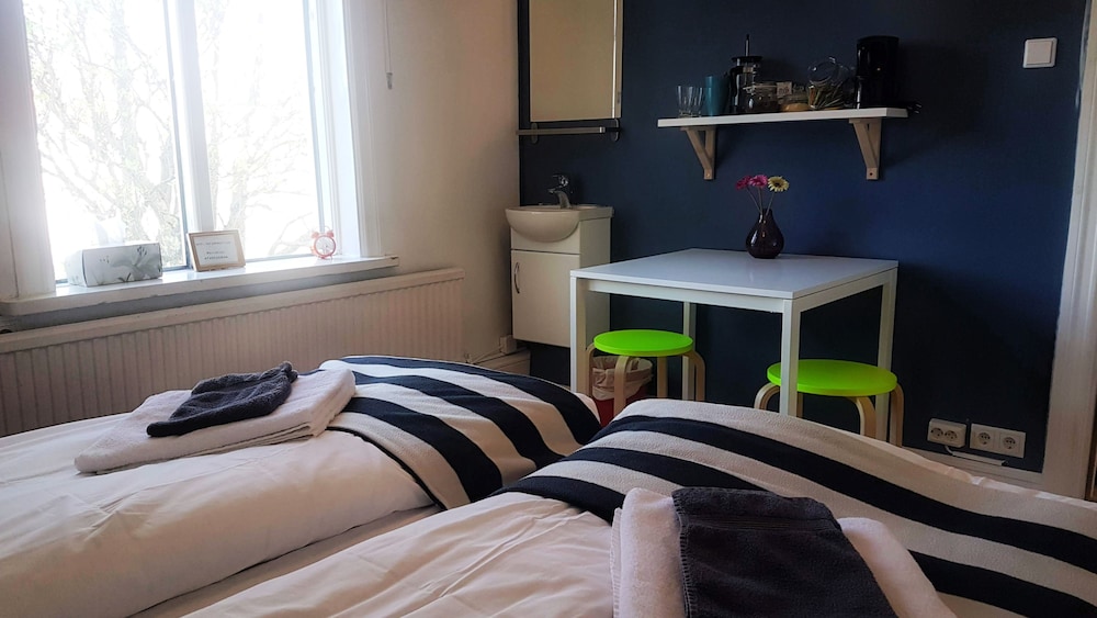 refurinn reykjavik guesthouse hostel