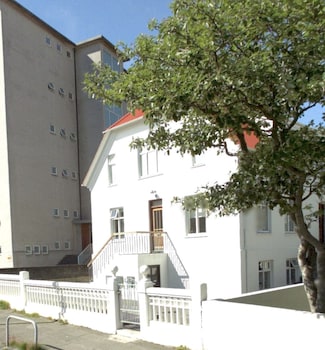 refurinn reykjavik guesthouse hostel