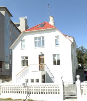 refurinn reykjavik guesthouse hostel