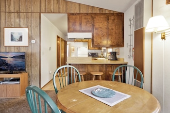 cedar pines 1529 by redawning