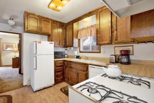 cedar pines 1529 by redawning