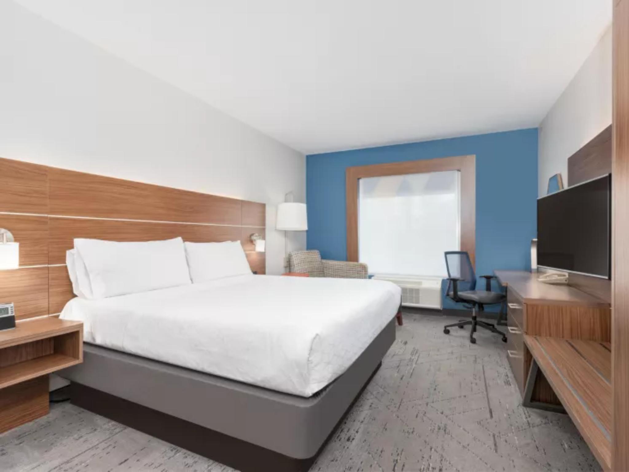 holiday inn express and suites dallas grand prairie i 20