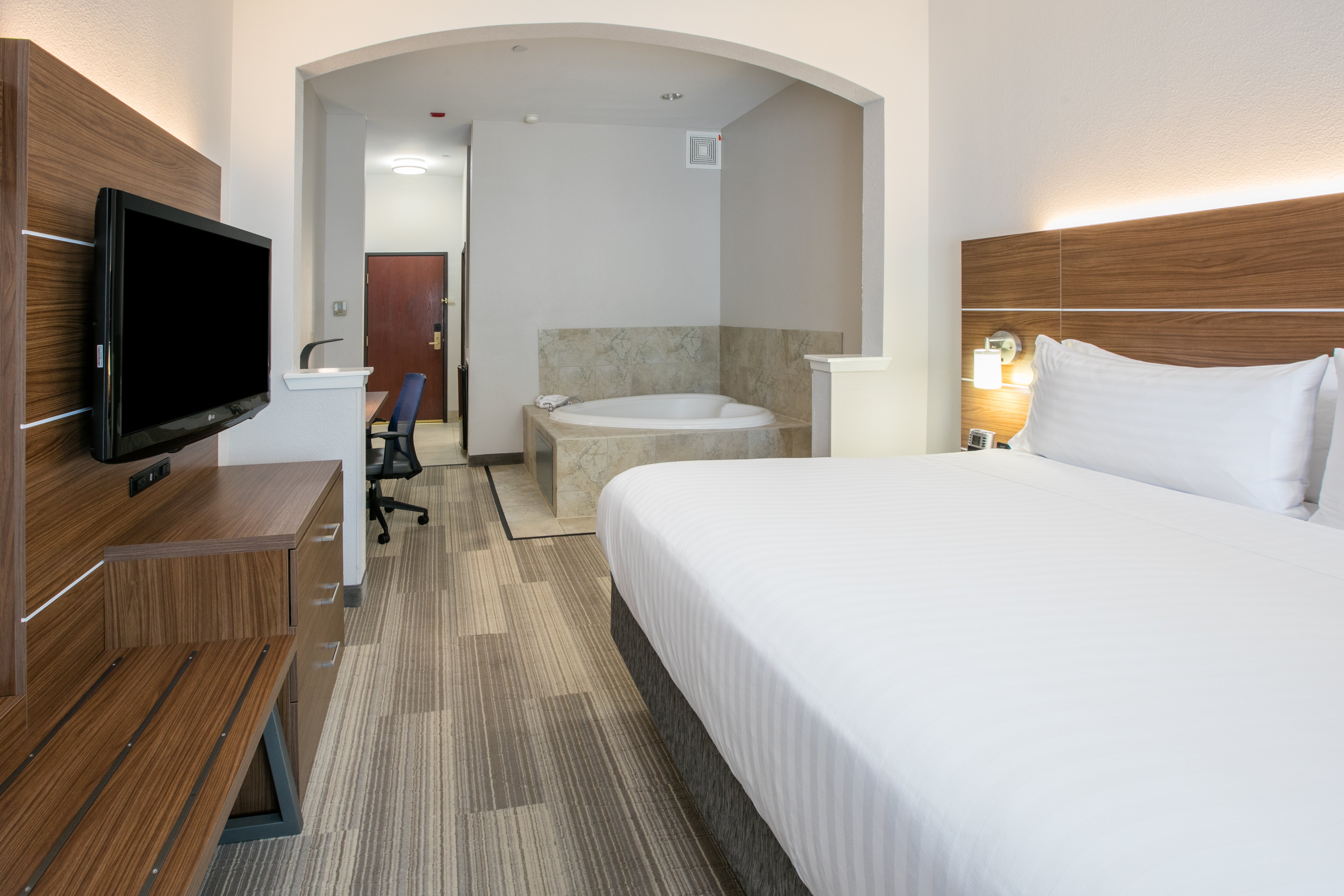 holiday inn express and suites dallas grand prairie i 20