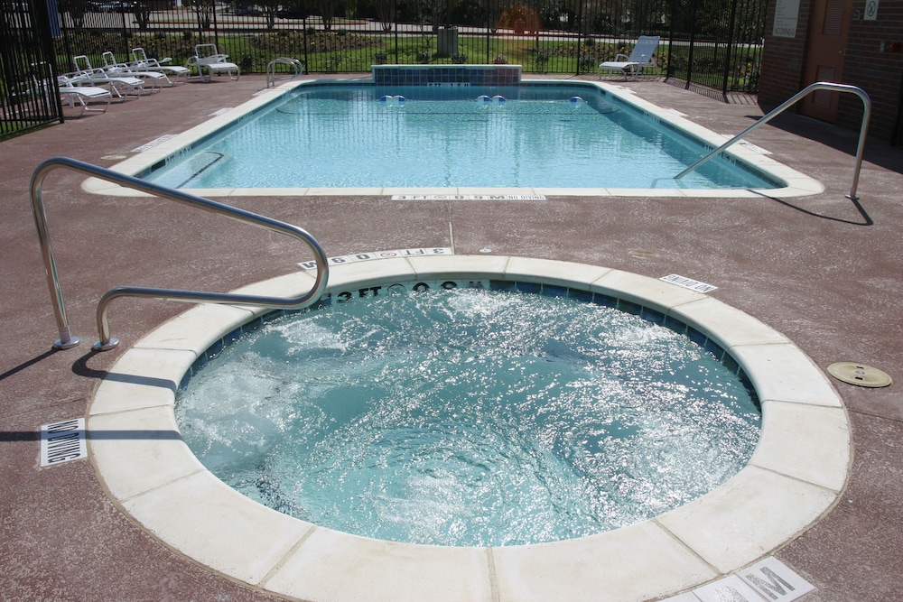 holiday inn express and suites dallas grand prairie i 20