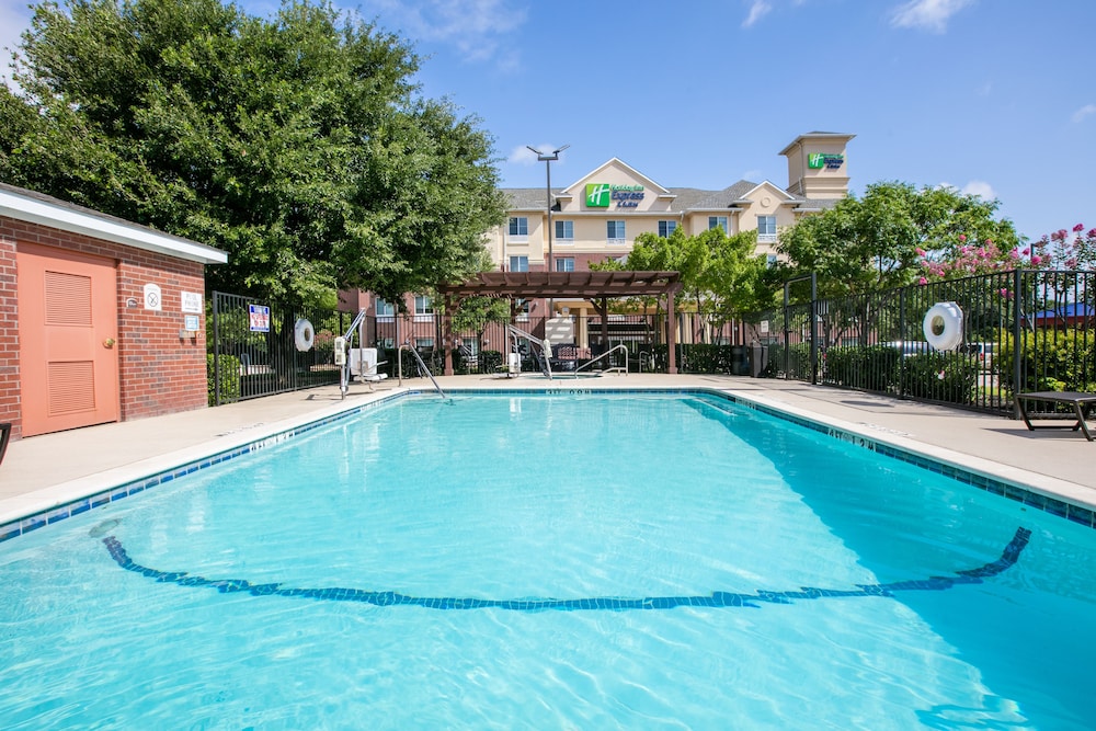 holiday inn express and suites dallas grand prairie i 20