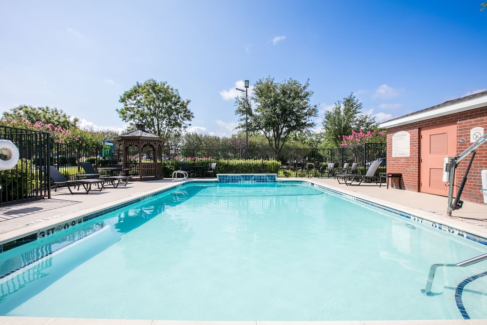 holiday inn express and suites dallas grand prairie i 20