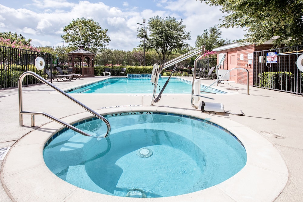 holiday inn express and suites dallas grand prairie i 20