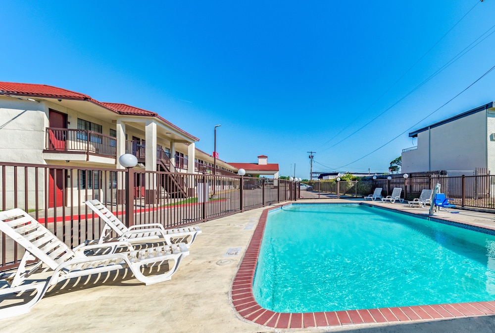 red roof inn dallas mesquite