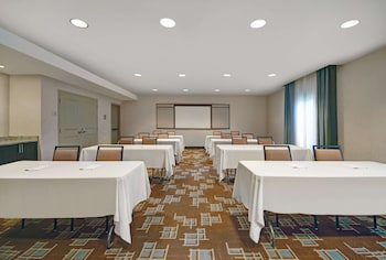 hampton inn and suites robbinsville