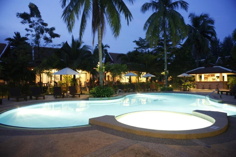 fanari khaolak resort courtyard zone