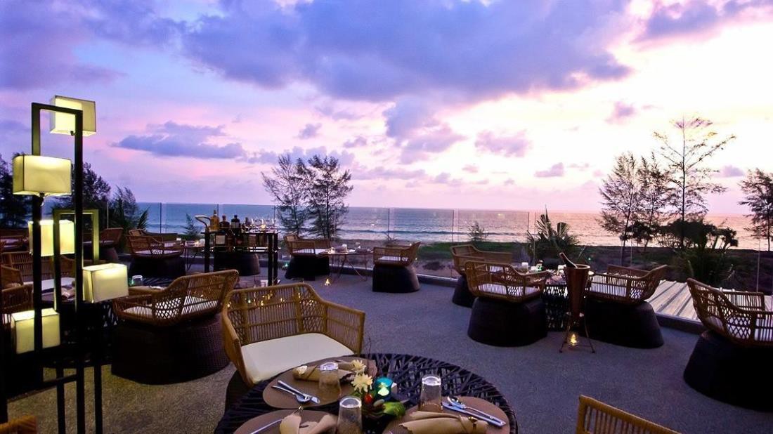 le coral beach resort and cafe