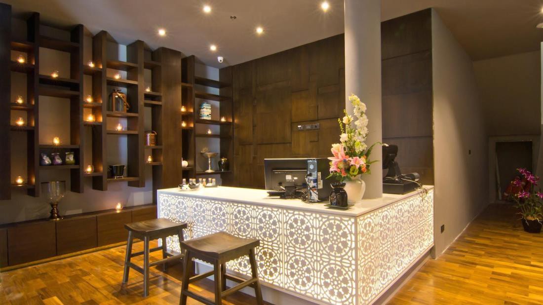 le coral beach resort and cafe