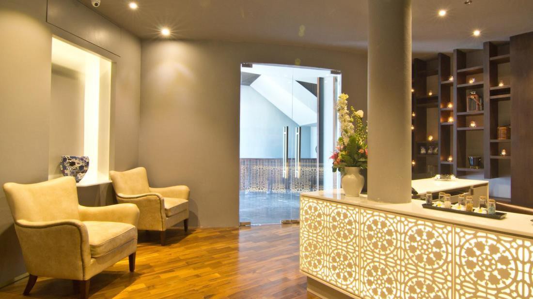 le coral beach resort and cafe