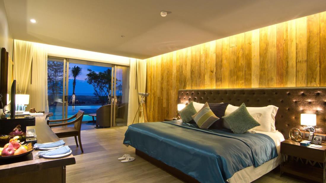 le coral beach resort and cafe