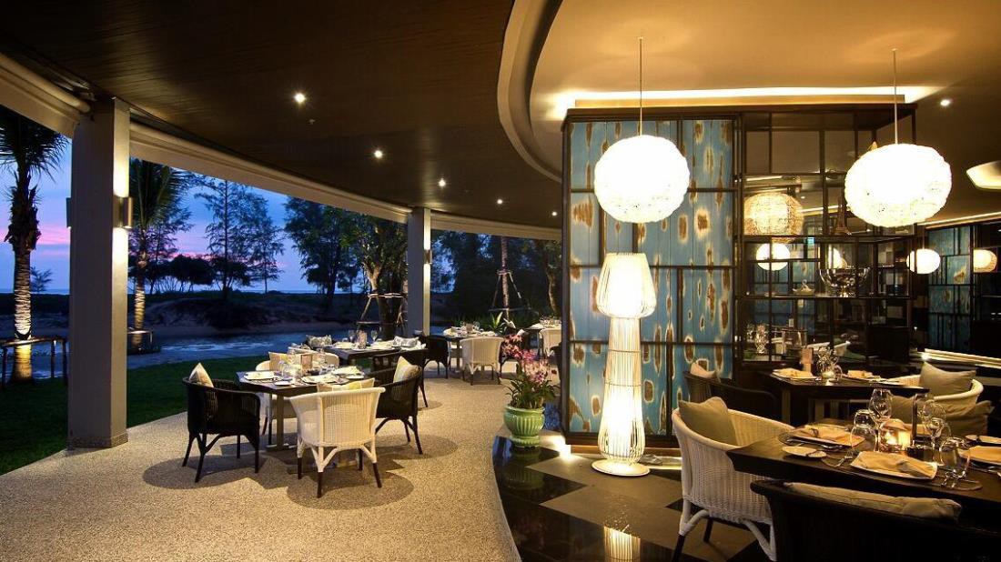 le coral beach resort and cafe