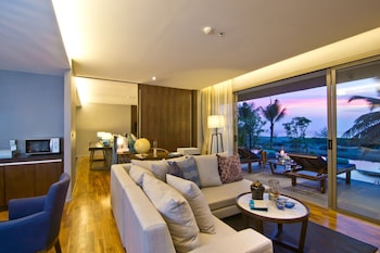 le coral beach resort and cafe