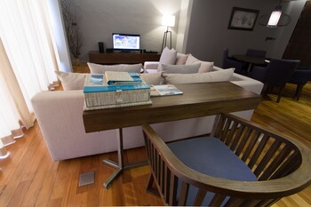 le coral beach resort and cafe