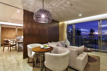 le coral beach resort and cafe