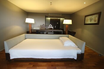 le coral beach resort and cafe