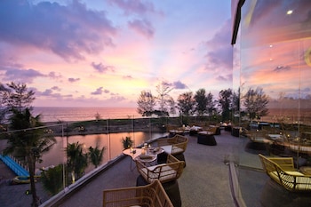 le coral beach resort and cafe