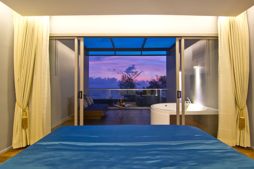 le coral beach resort and cafe