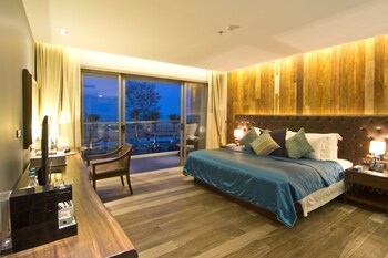 le coral beach resort and cafe