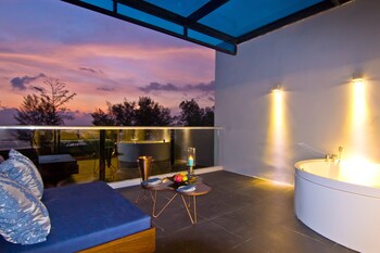 le coral beach resort and cafe