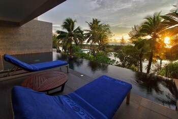 le coral beach resort and cafe